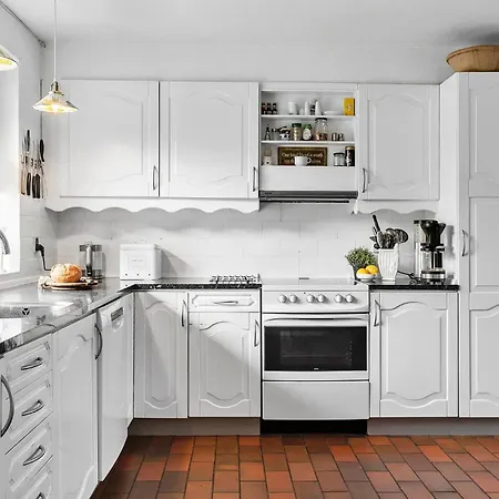 4 Bedroom Beautiful In Nyaraló
