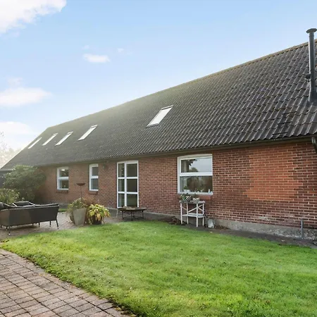 4 Bedroom Beautiful In *